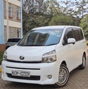 Toyota Voxy X 2WD 7-Seater 2011 White for sale
