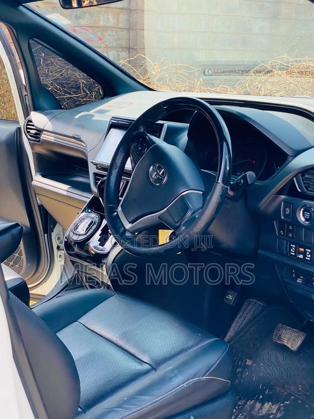 Toyota Esquire 2018 White