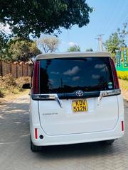Toyota Esquire 2018 White for sale