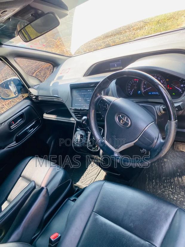 Toyota Esquire 2018 White