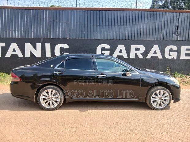 Toyota Crown 2009 Black