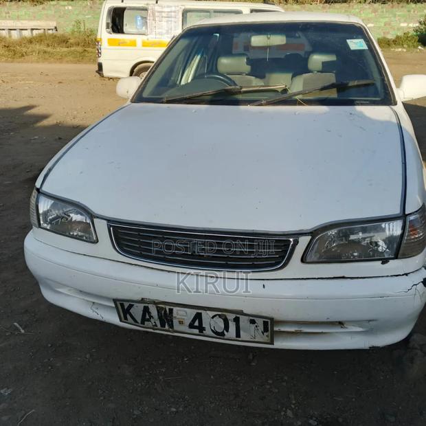 Toyota Corolla 2000 White