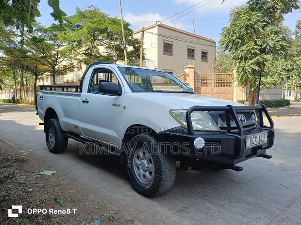Toyota Hilux 2009 White