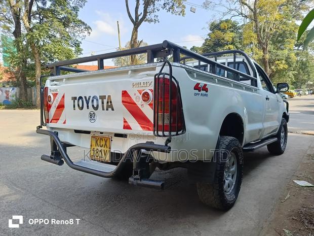 Toyota Hilux 2009 White