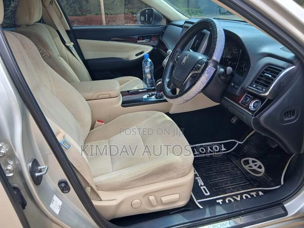 Toyota Crown 2016 Silver
