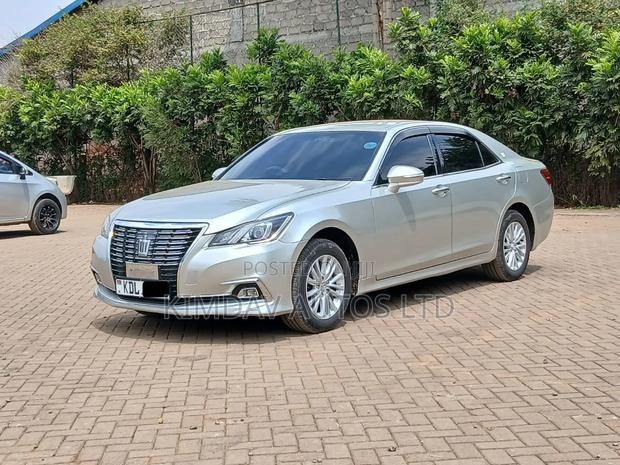 Toyota Crown 2016 Silver
