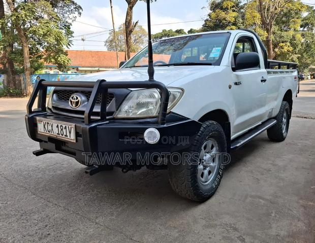 Toyota Hilux 2009 White