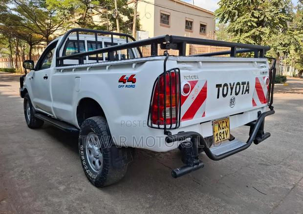 Toyota Hilux 2009 White