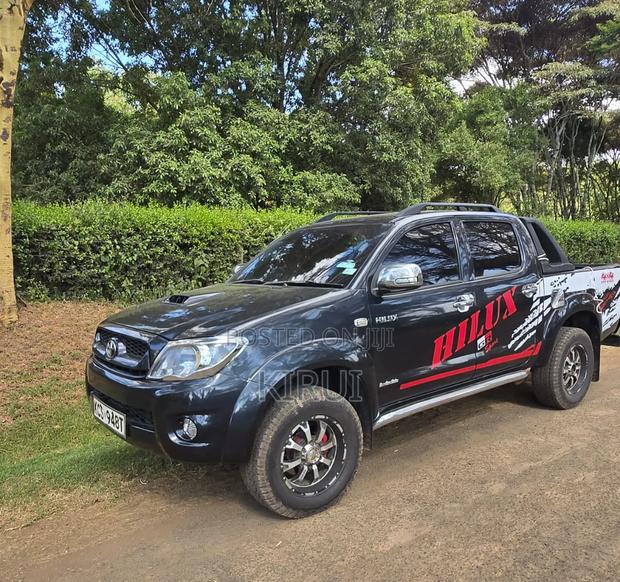 Toyota Hilux 2012 Black