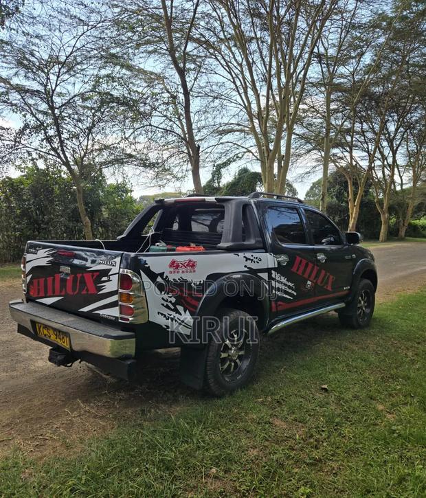 Toyota Hilux 2012 Black