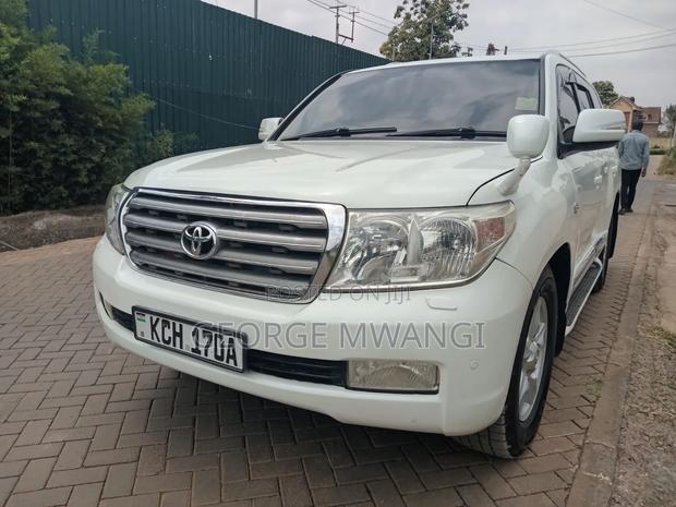 Toyota Land Cruiser 2011 White