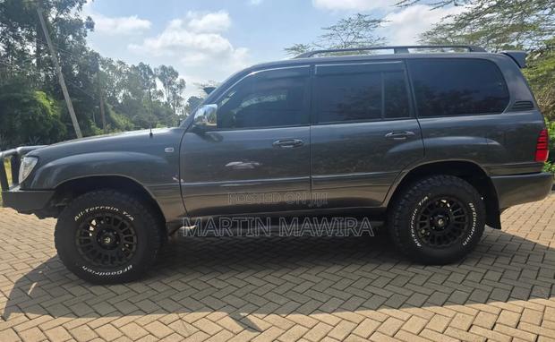 Toyota Land Cruiser Prado 2005 Gray