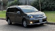 Toyota ISIS 2013 Brown for sale