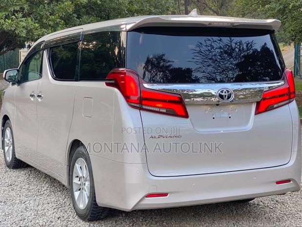 Toyota Alphard 2.5 Petrol FWD 2019 Beige