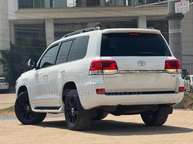 Toyota Land Cruiser Prado 2018 White