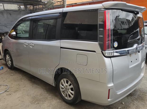 Toyota Noah 2020 Silver