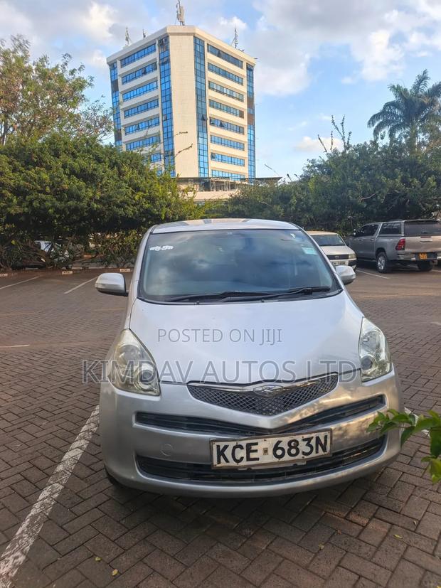 Toyota Ractis 2008 Silver