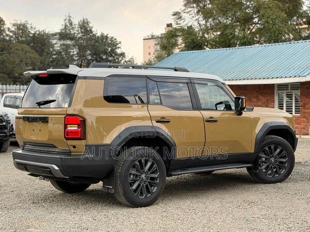 Toyota Land Cruiser Prado 2.8 2024 Gold