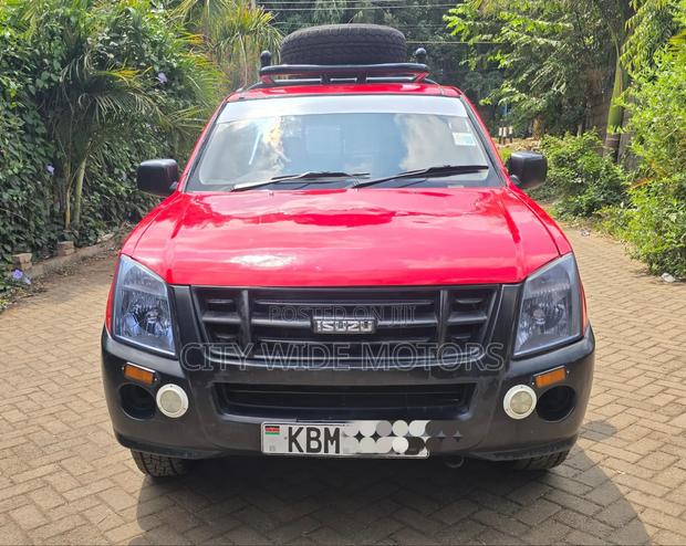 Isuzu D-MAX 2010 Red