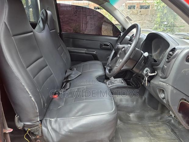 Isuzu D-MAX 2010 Red