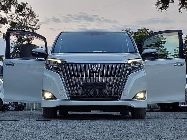Toyota Esquire 2019 Pearl