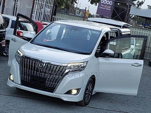 Toyota Esquire 2019 Pearl