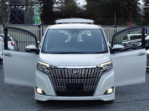 Toyota Esquire 2019 Pearl
