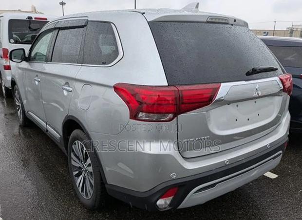 Mitsubishi Outlander 2020 Silver