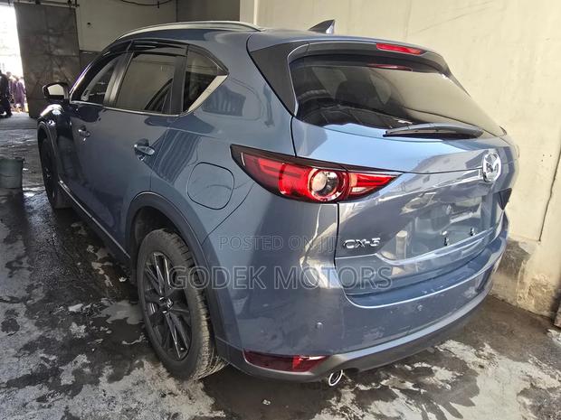 Mazda CX-5 2021 Blue