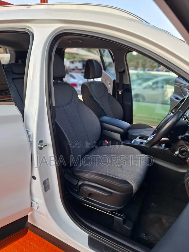Hyundai Santa Fe 2019 White