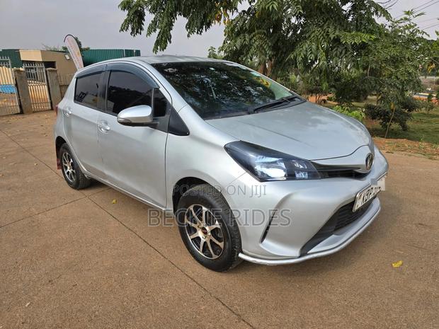 Toyota Vitz 2016 Silver