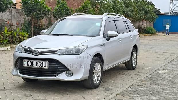 Toyota Corolla Fielder 2016 Silver