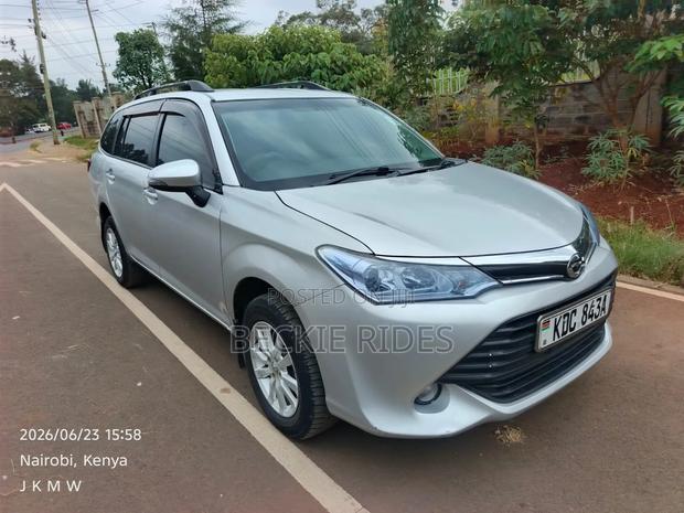 Toyota Corolla Fielder 2016 Silver