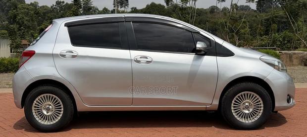 Toyota Vitz 2012 Silver