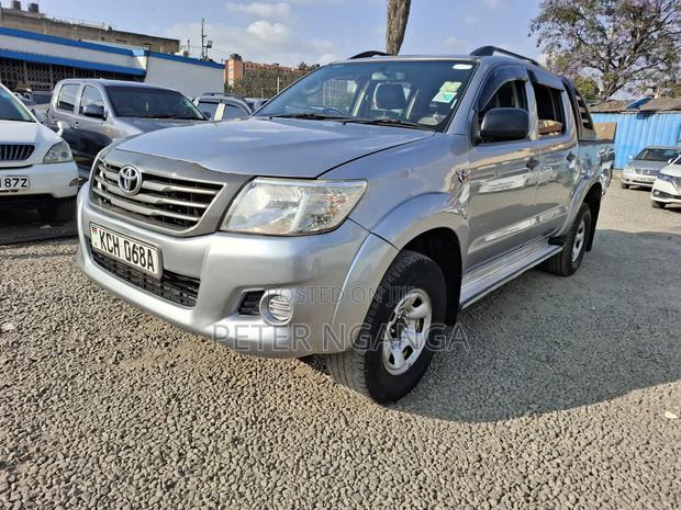 Toyota Hilux 2015 Silver