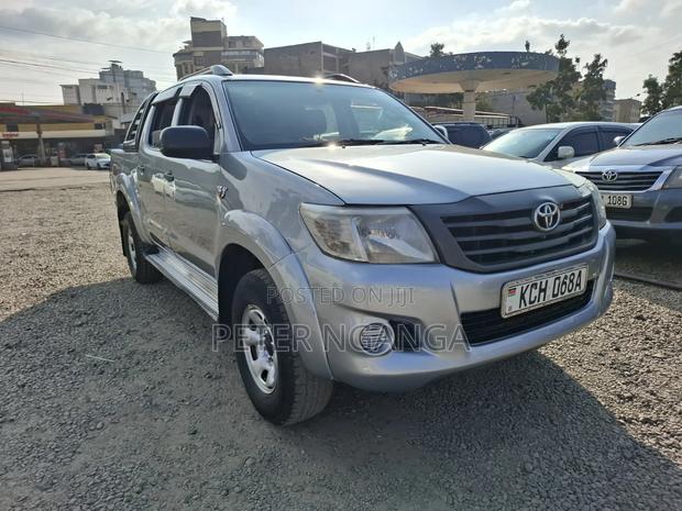 Toyota Hilux 2015 Silver