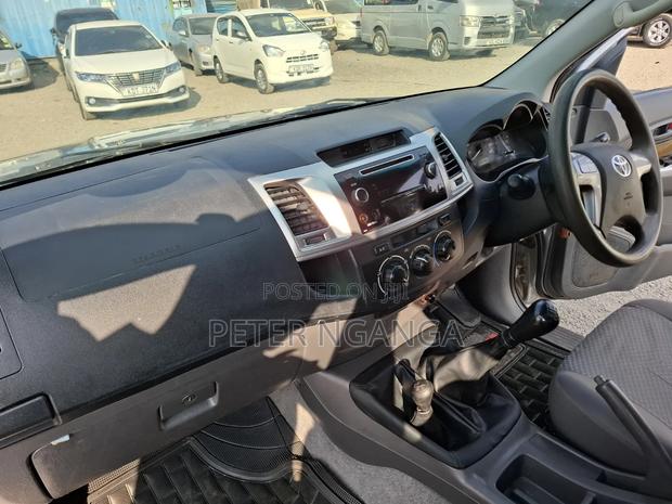 Toyota Hilux 2015 Silver