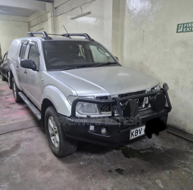 Nissan Navara 2006 Gray