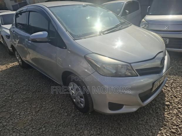 Toyota Vitz 2012 Silver
