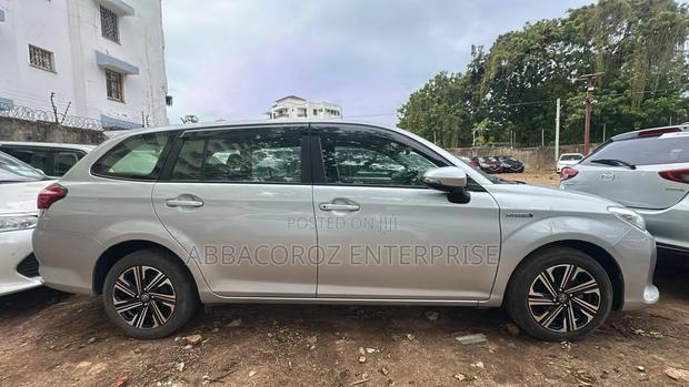 Toyota Corolla Fielder 2019 Silver