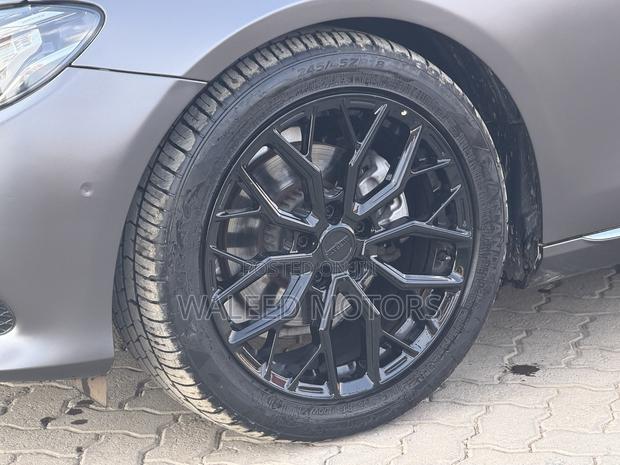 Mercedes-Benz E200 2017 Gray