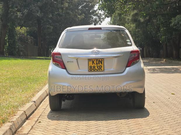 Toyota Vitz 2016 Silver