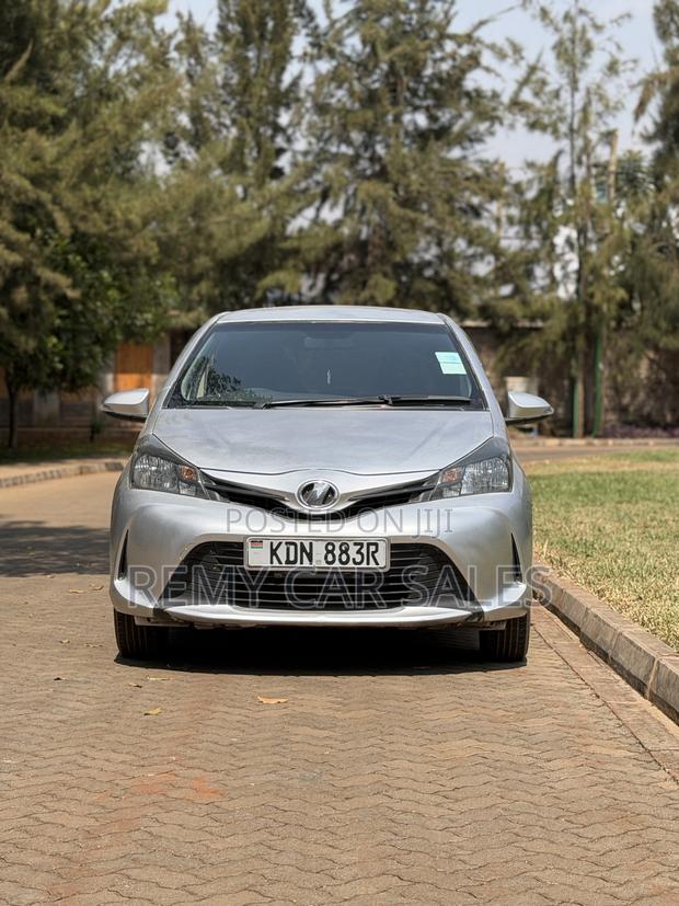 Toyota Vitz 2016 Silver