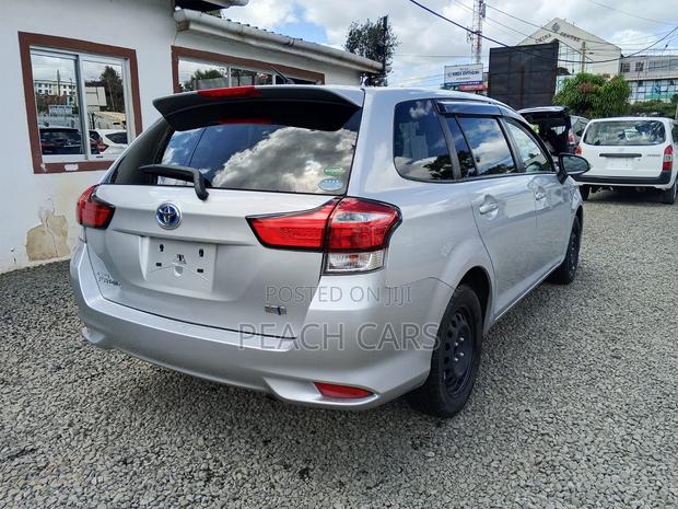 Toyota Corolla Fielder 1.5 Hybrid FWD 2019 White