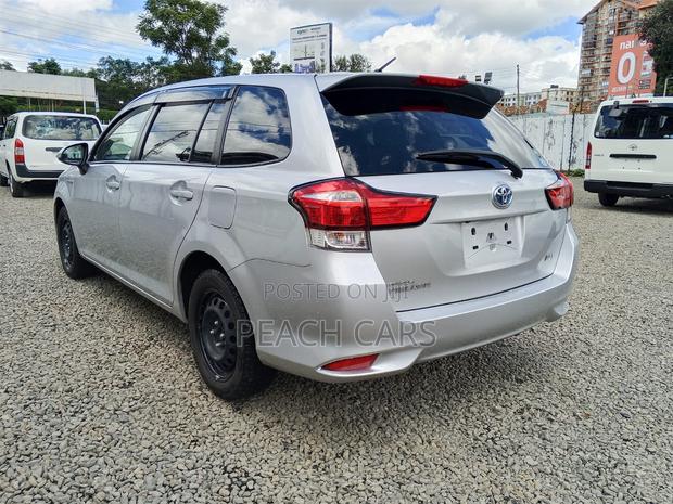 Toyota Corolla Fielder 1.5 Hybrid FWD 2019 White