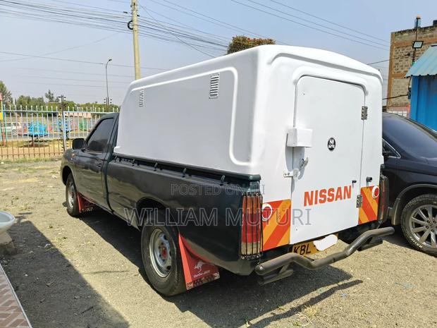 Nissan Hardbody 2010 White