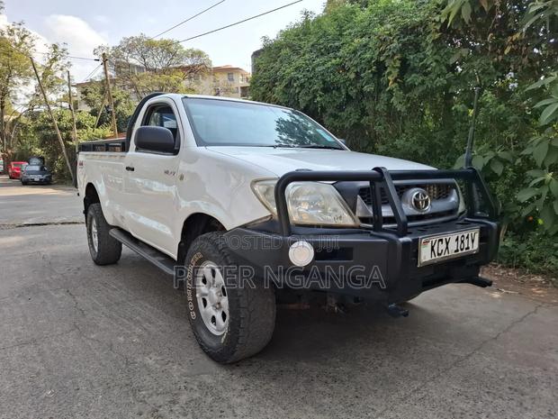 Toyota Hilux 2009 White