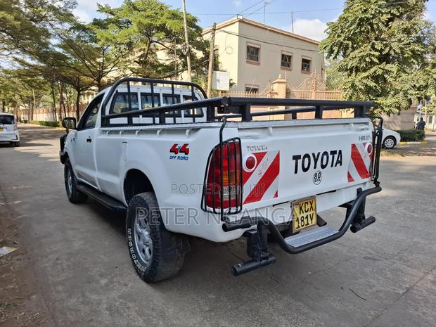 Toyota Hilux 2009 White