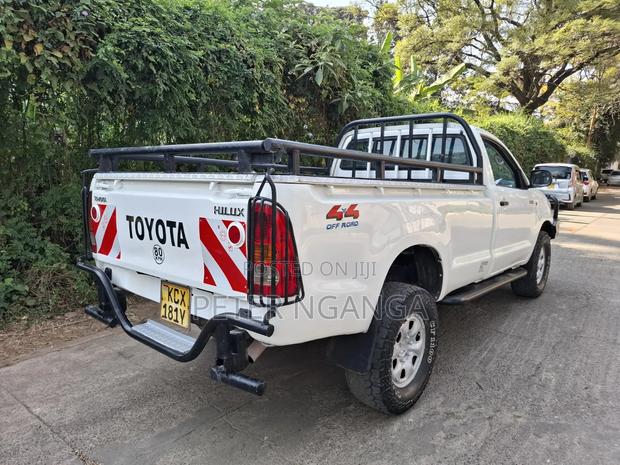 Toyota Hilux 2009 White
