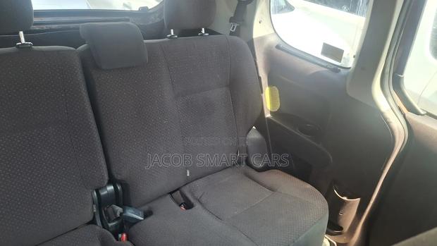 Toyota Porte 2014 Gray